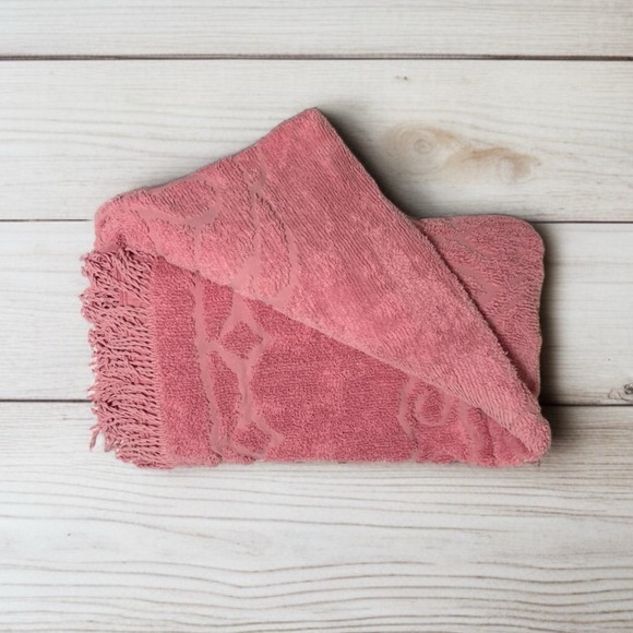 Vintage 50’s Medallion Chenille Bedspread in Berry Pink | Size Queen - Picture 12 of 14